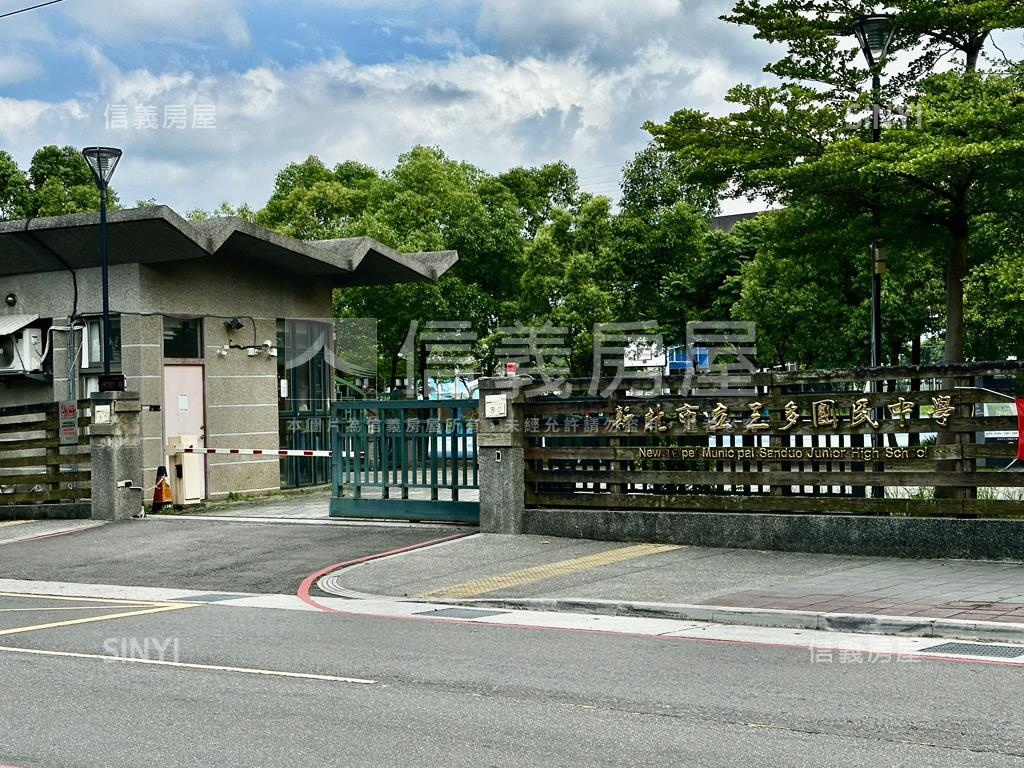 光榮冠軍挑高電梯大樓房屋室內格局與周邊環境