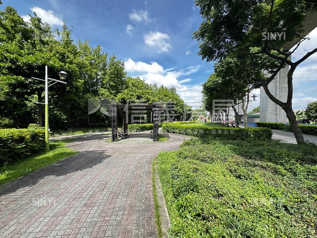 光榮冠軍挑高電梯大樓房屋室內格局與周邊環境