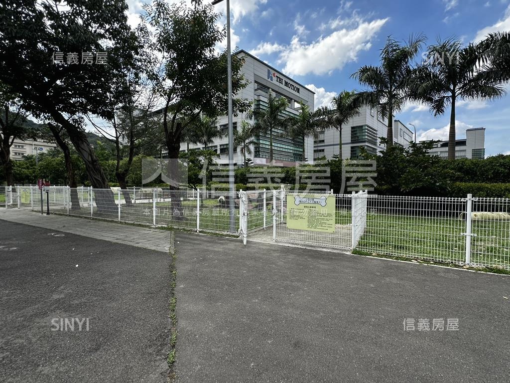 光榮冠軍挑高電梯大樓房屋室內格局與周邊環境