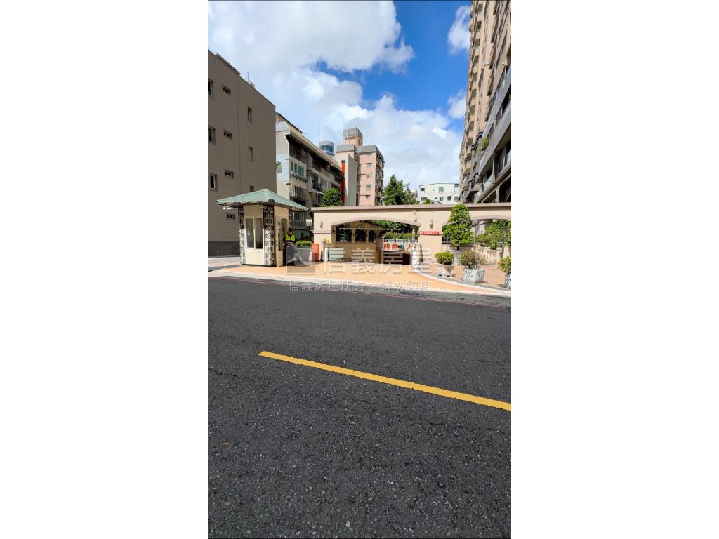 永信登峰質感４房雙平車房屋室內格局與周邊環境