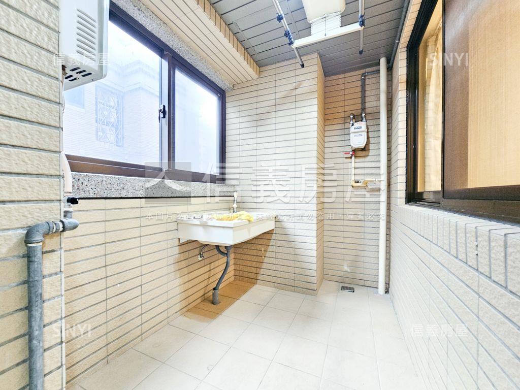 眺望宜誠耀●３房車位宅房屋室內格局與周邊環境