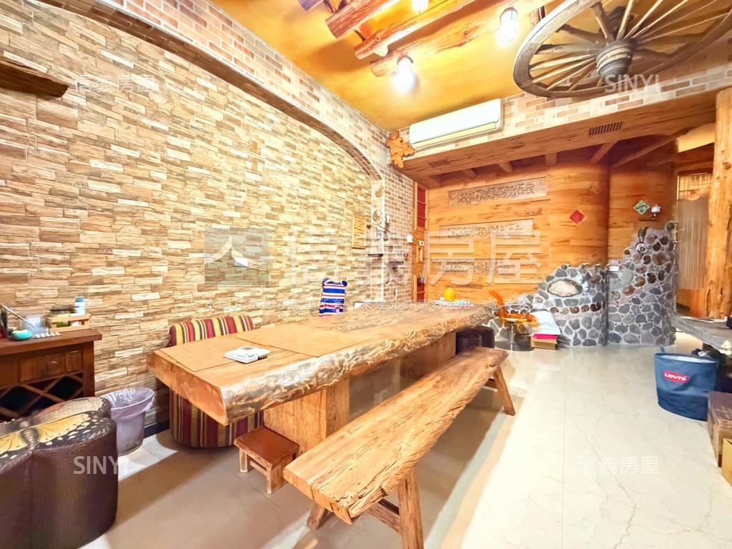 鹽埕埔捷運站旁．透天店住房屋室內格局與周邊環境