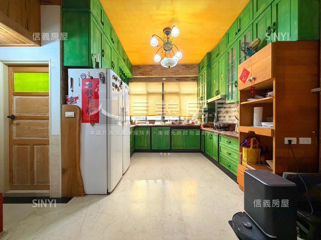 鹽埕埔捷運站旁．透天店住房屋室內格局與周邊環境