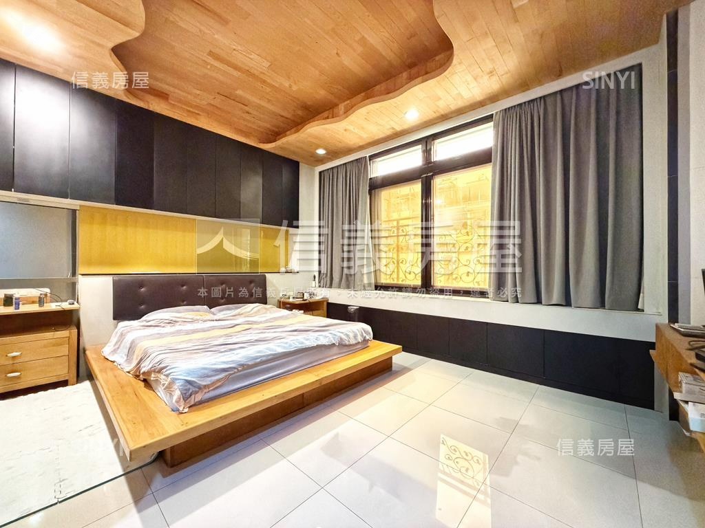 鹽埕埔捷運站旁．透天店住房屋室內格局與周邊環境