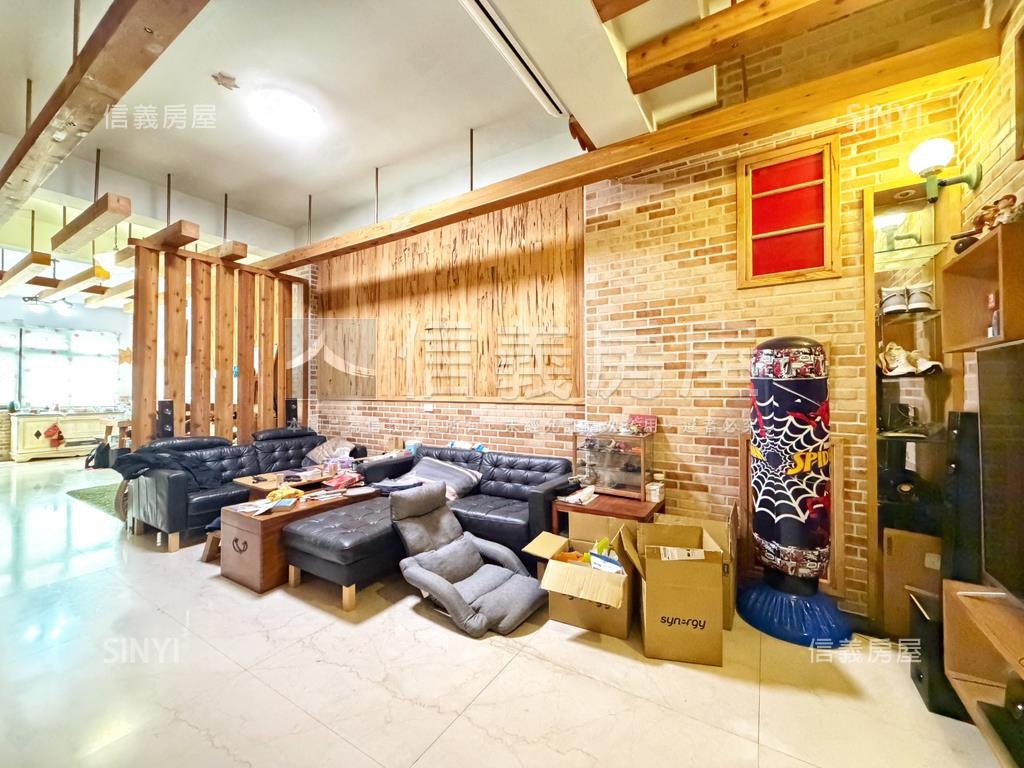 鹽埕埔捷運站旁．透天店住房屋室內格局與周邊環境