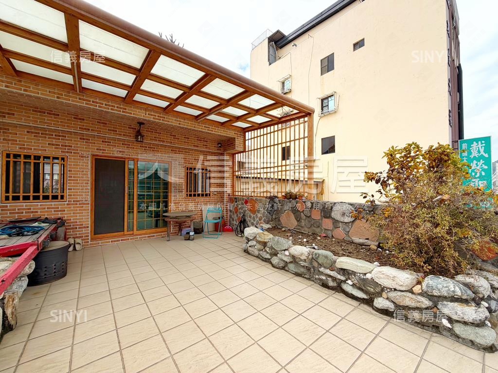 鹽埕埔捷運站旁．透天店住房屋室內格局與周邊環境