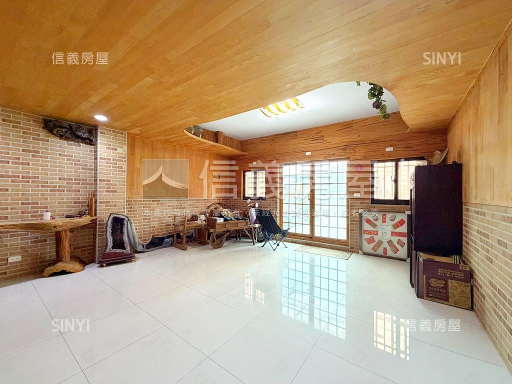 鹽埕埔捷運站旁．透天店住房屋室內格局與周邊環境