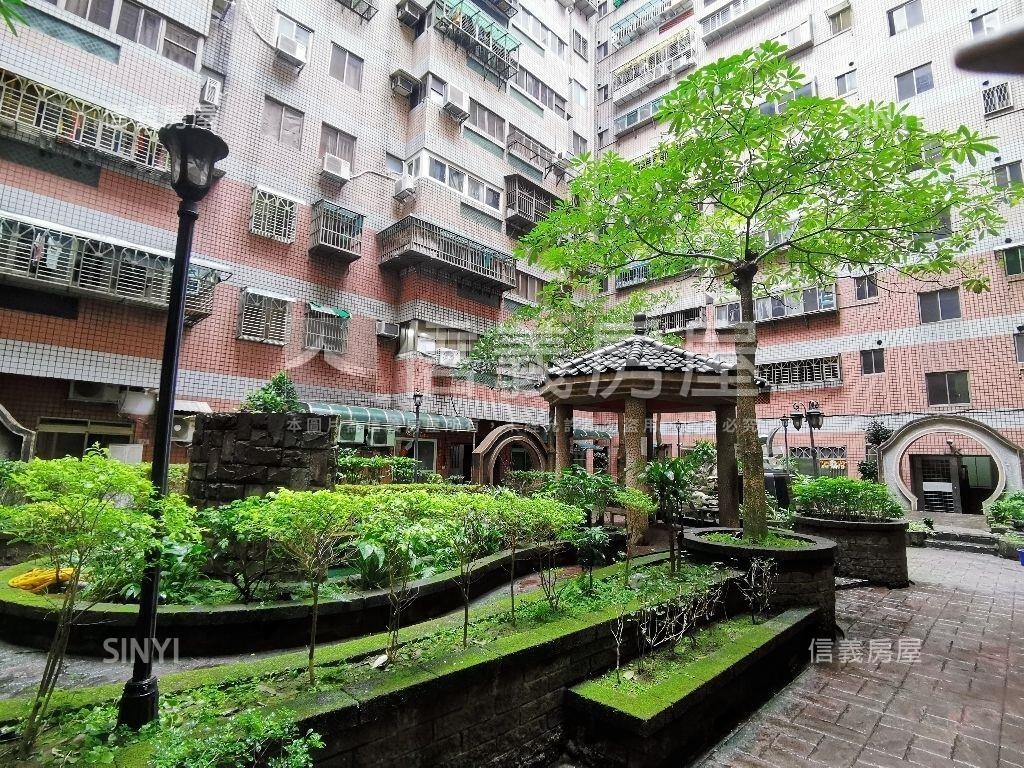 尊爵電梯大空間附車位房屋室內格局與周邊環境