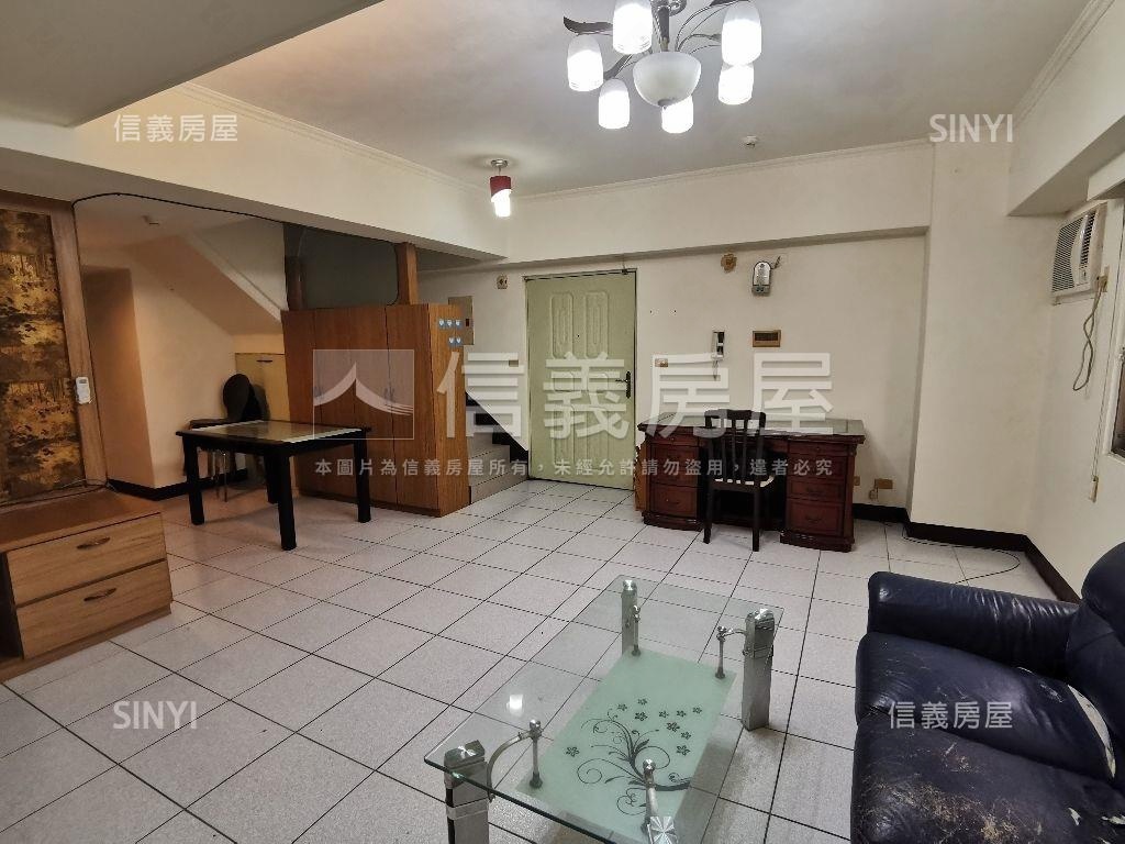 尊爵電梯大空間附車位房屋室內格局與周邊環境