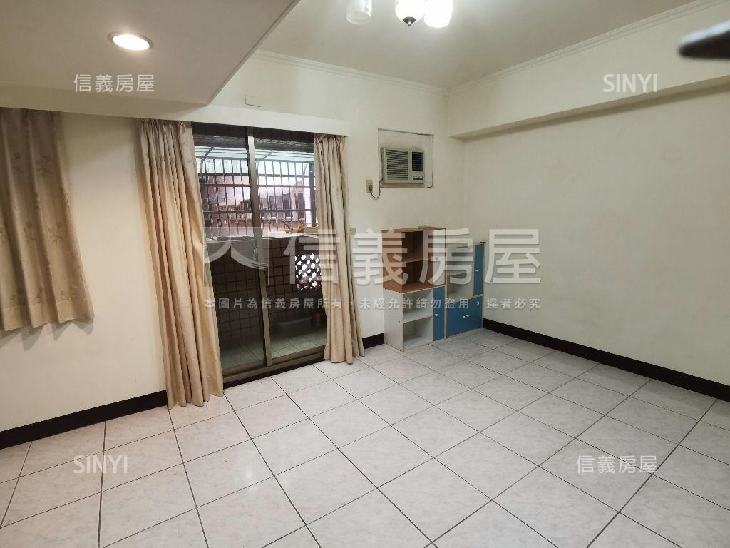 尊爵電梯大空間附車位房屋室內格局與周邊環境