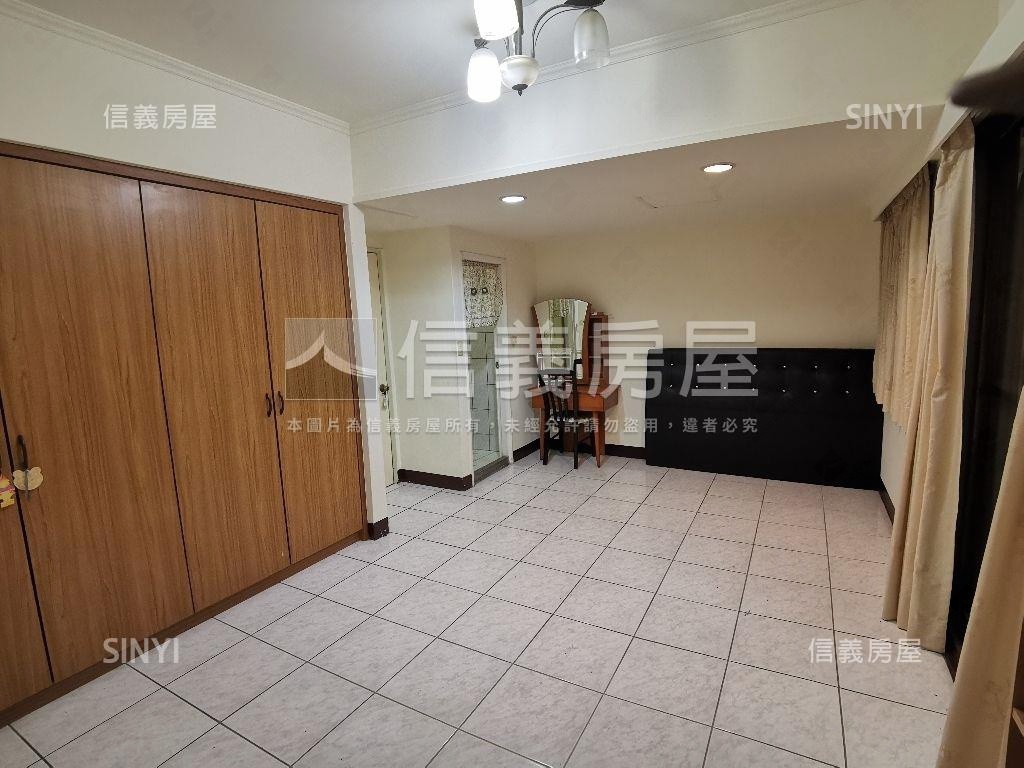 尊爵電梯大空間附車位房屋室內格局與周邊環境