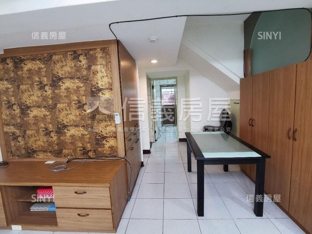 尊爵電梯大空間附車位房屋室內格局與周邊環境