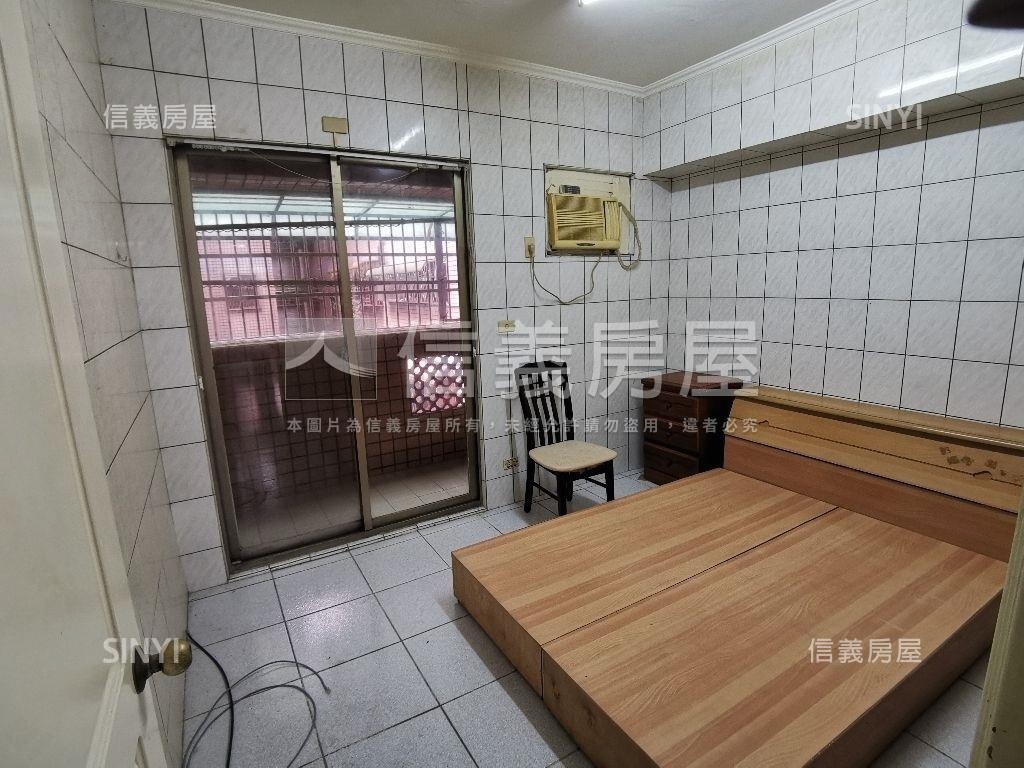 尊爵電梯大空間附車位房屋室內格局與周邊環境