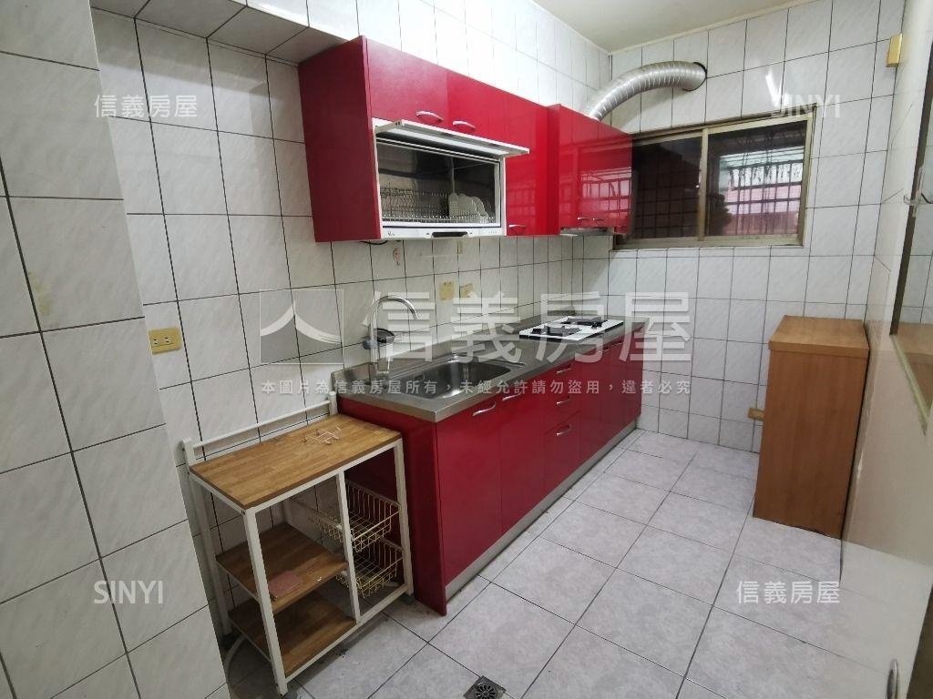 尊爵電梯大空間附車位房屋室內格局與周邊環境