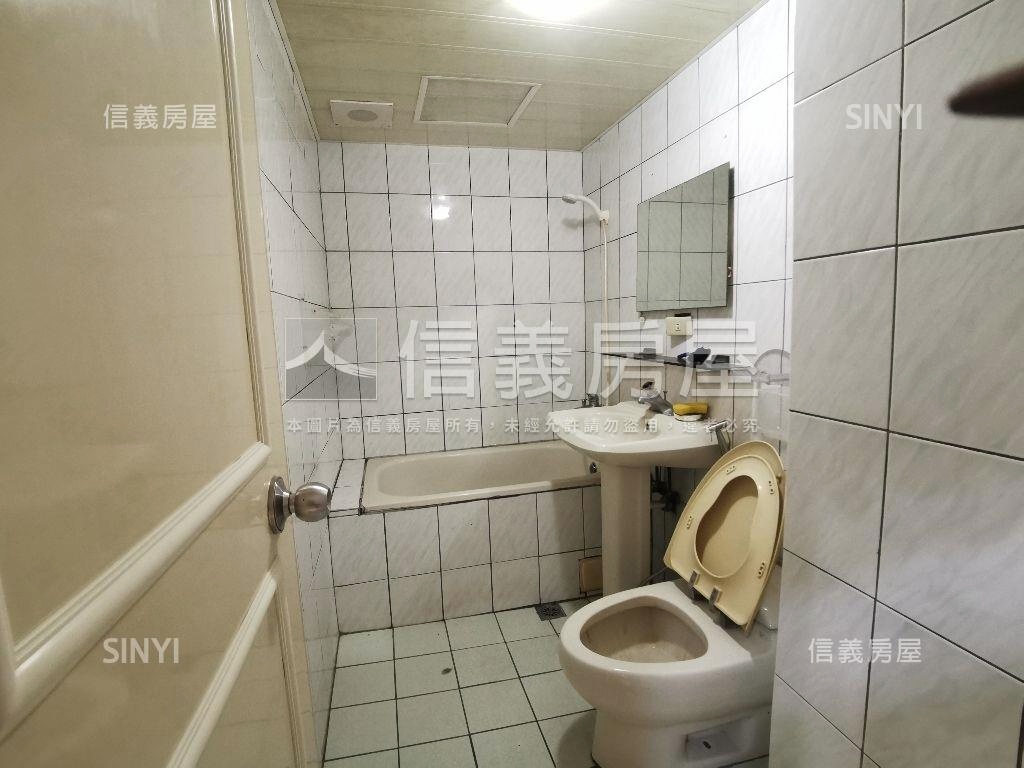 尊爵電梯大空間附車位房屋室內格局與周邊環境