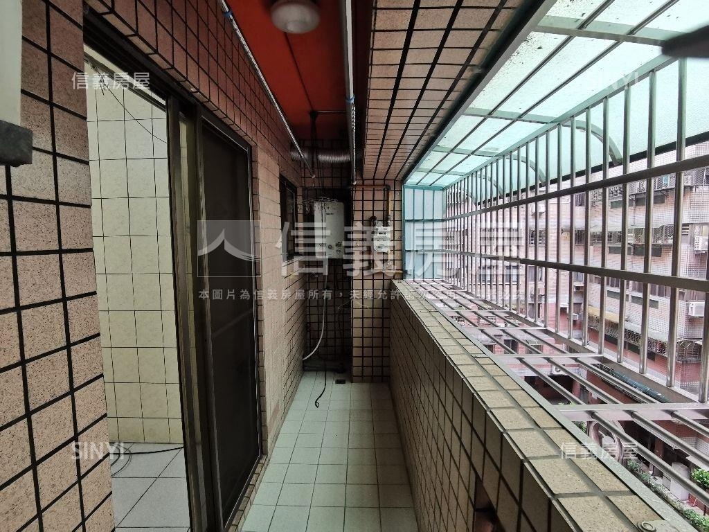 尊爵電梯大空間附車位房屋室內格局與周邊環境