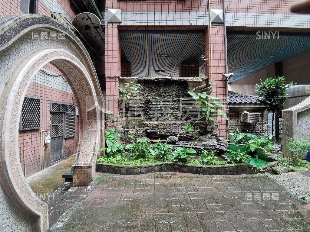 尊爵電梯大空間附車位房屋室內格局與周邊環境