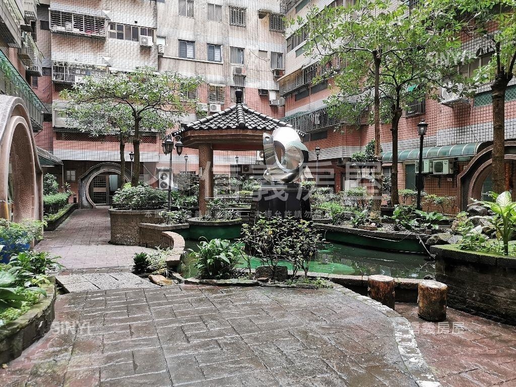 尊爵電梯大空間附車位房屋室內格局與周邊環境