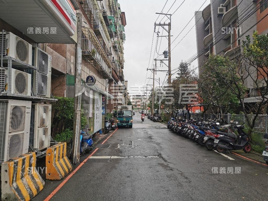 尊爵電梯大空間附車位房屋室內格局與周邊環境