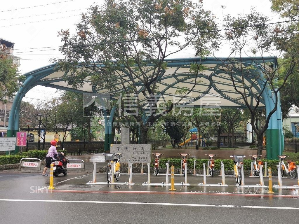 尊爵電梯大空間附車位房屋室內格局與周邊環境