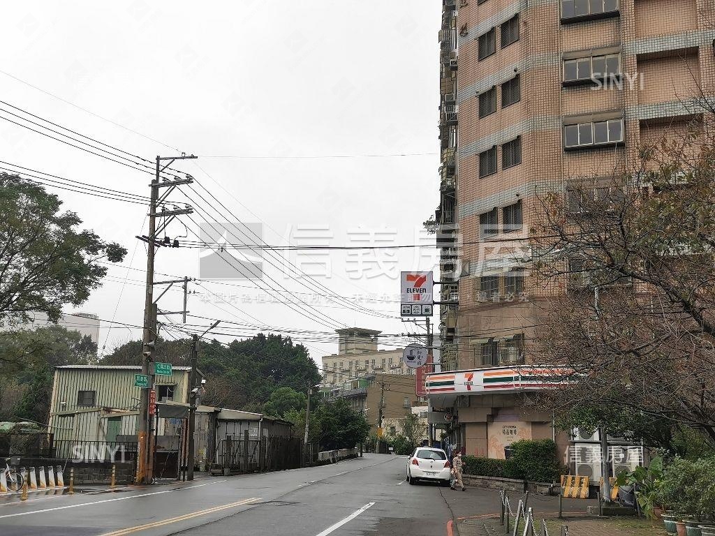 尊爵電梯大空間附車位房屋室內格局與周邊環境