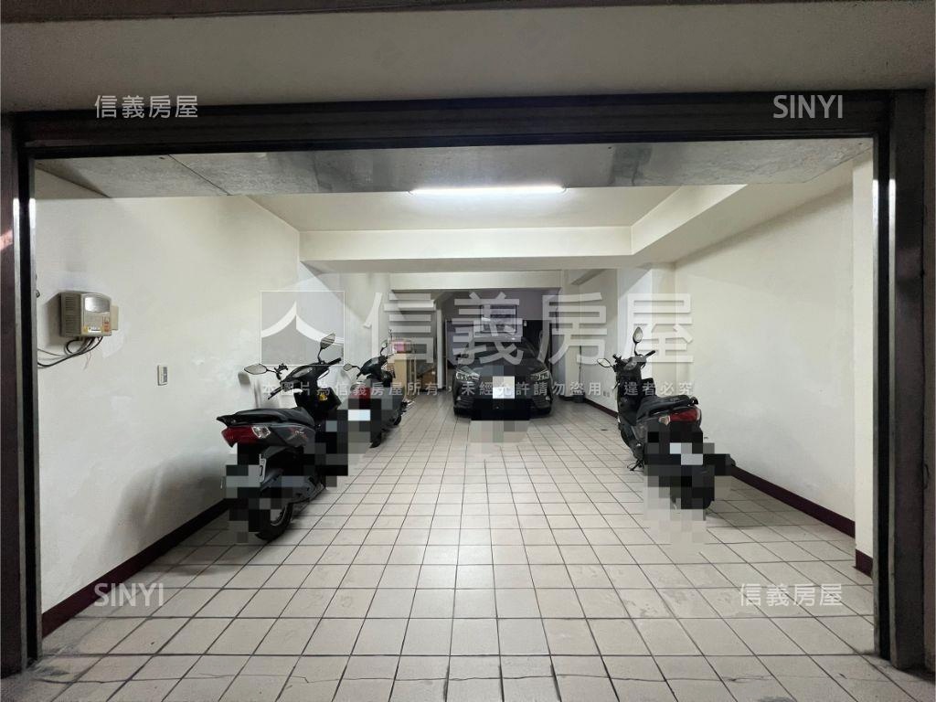 一點利旁約２２年車庫別墅房屋室內格局與周邊環境