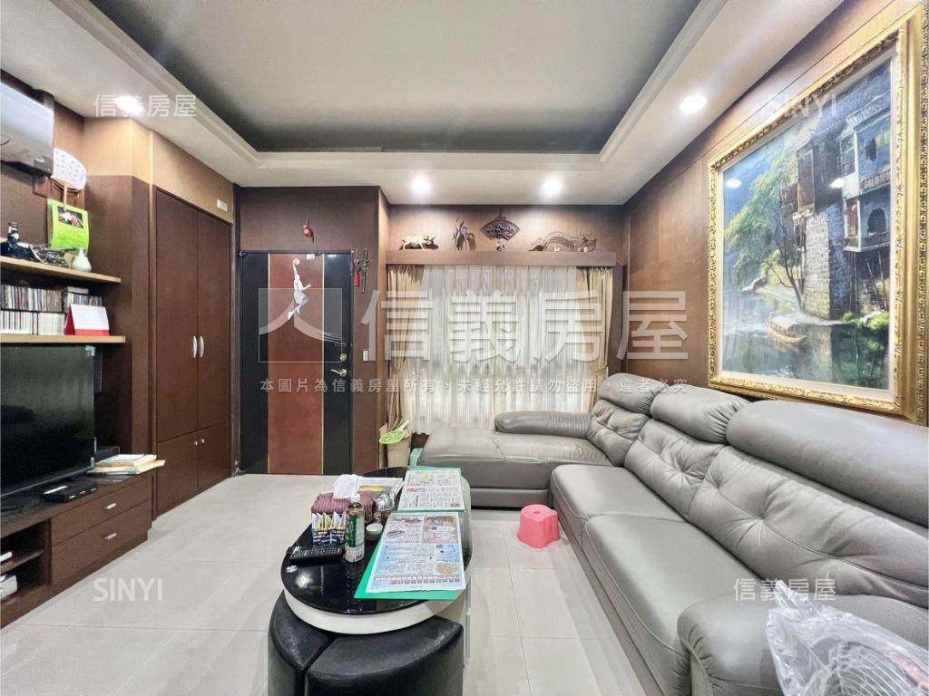 一點利旁約２２年車庫別墅房屋室內格局與周邊環境