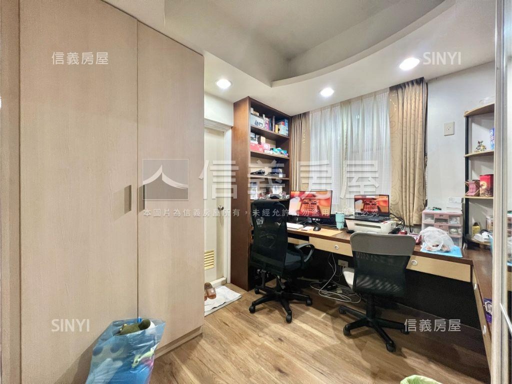 一點利旁約２２年車庫別墅房屋室內格局與周邊環境