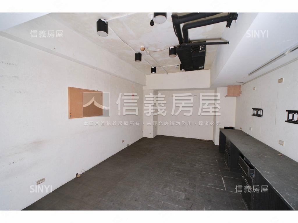 火車南站旁單層單戶商辦房屋室內格局與周邊環境