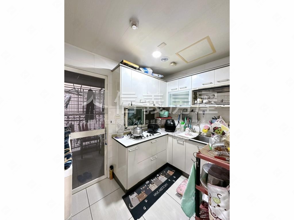 專任南屯震後三房平車速件房屋室內格局與周邊環境