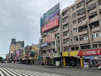 南崁路人流金店面