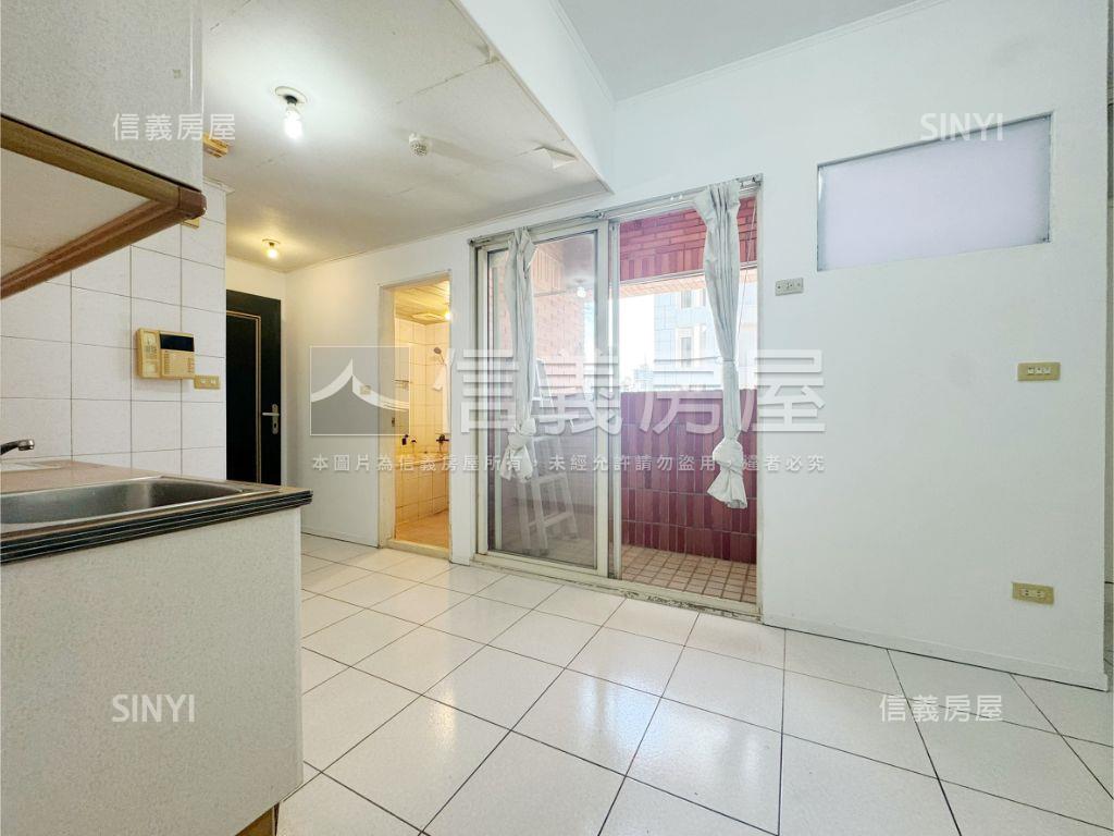 捷運可樂小資套房車位房屋室內格局與周邊環境