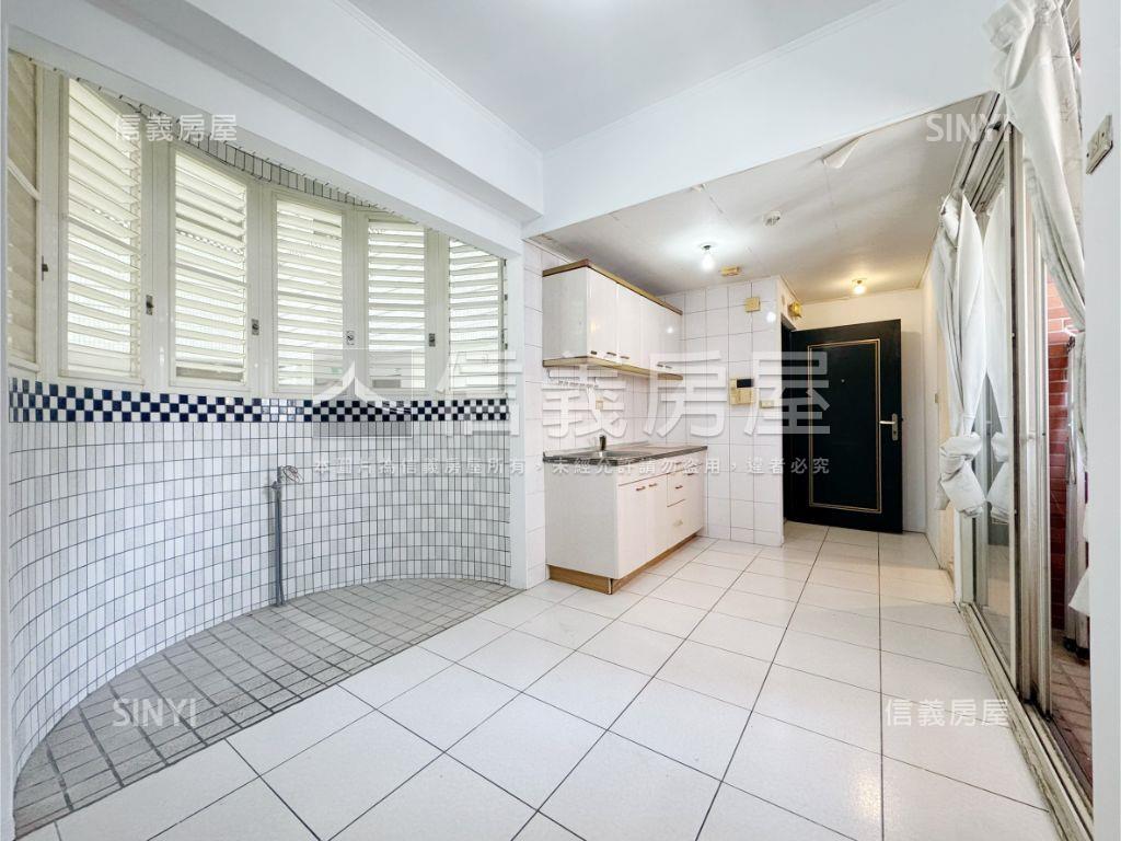 捷運可樂小資套房車位房屋室內格局與周邊環境