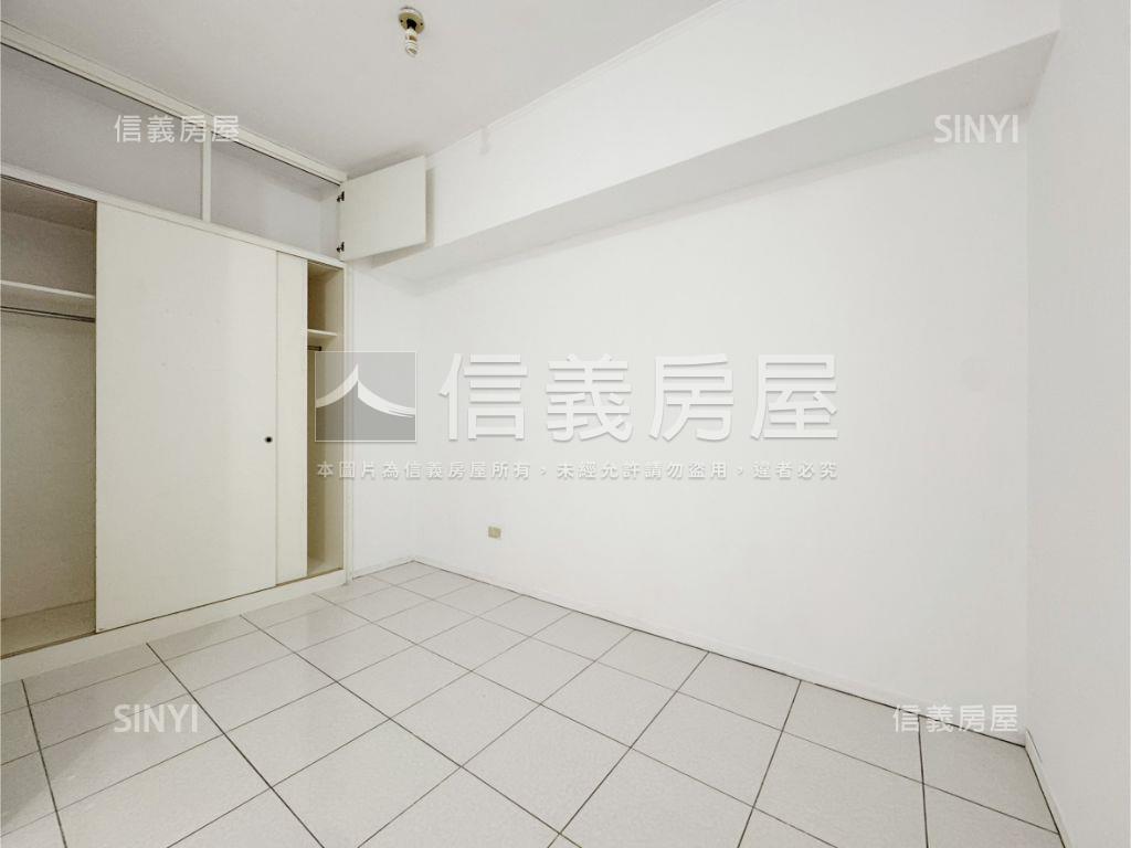 捷運可樂小資套房車位房屋室內格局與周邊環境