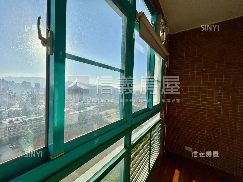 新案巨蛋捷運景觀四房平車房屋室內格局與周邊環境