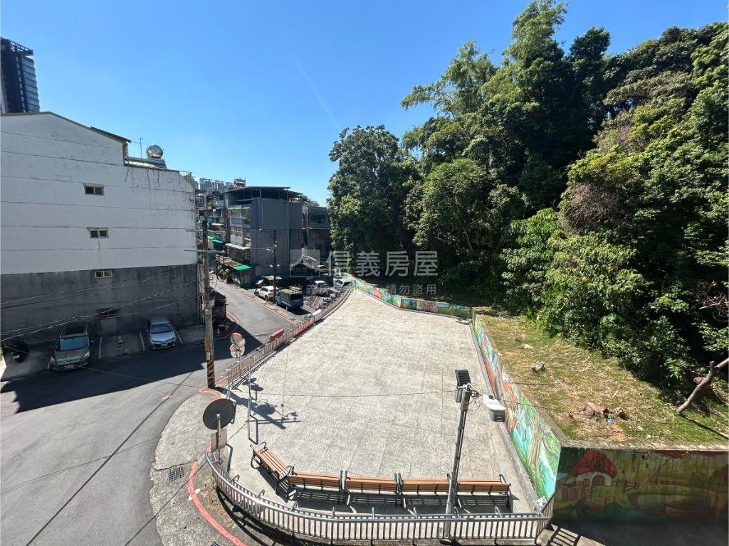 專任七張捷運公園３樓房屋室內格局與周邊環境