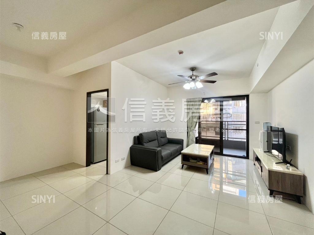 屋齡約６年耀文心３房平車房屋室內格局與周邊環境