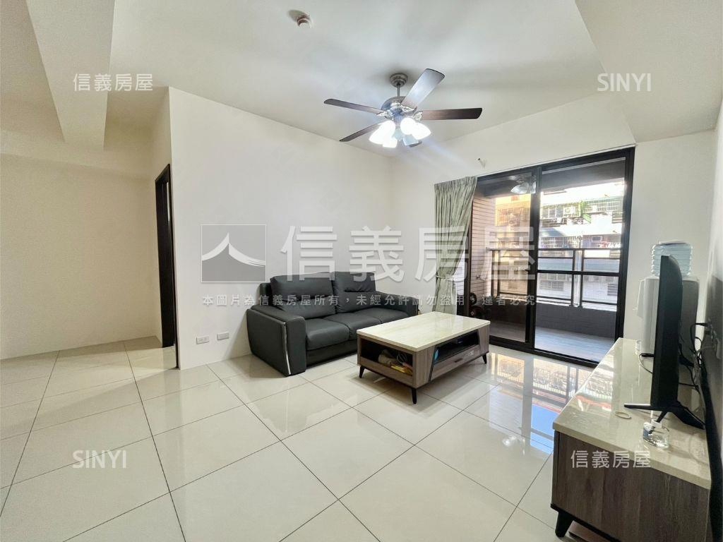 屋齡約６年耀文心３房平車房屋室內格局與周邊環境