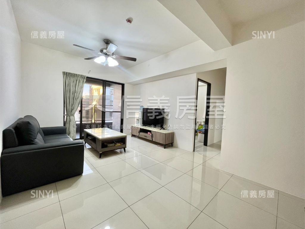 屋齡約６年耀文心３房平車房屋室內格局與周邊環境