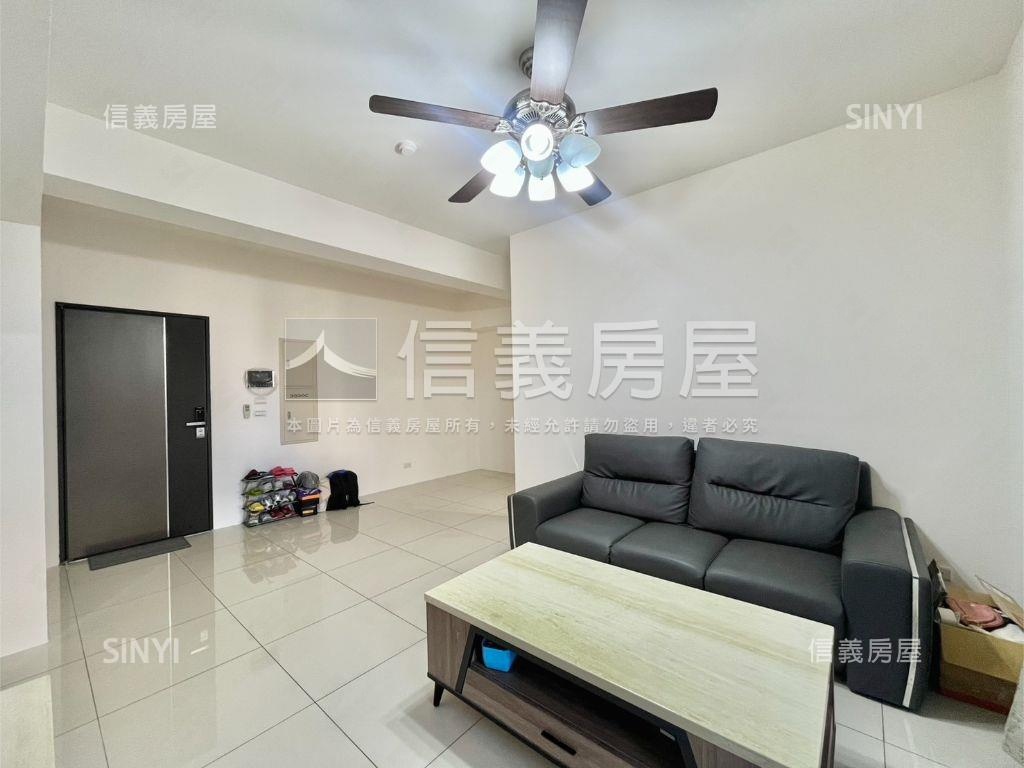 屋齡約６年耀文心３房平車房屋室內格局與周邊環境