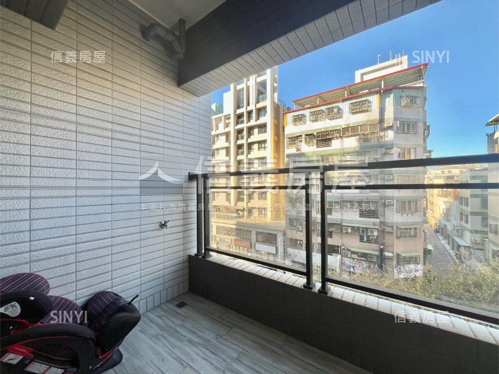 屋齡約６年耀文心３房平車房屋室內格局與周邊環境