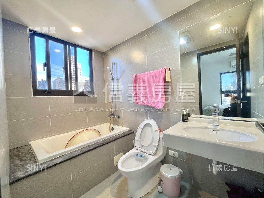 屋齡約６年耀文心３房平車房屋室內格局與周邊環境