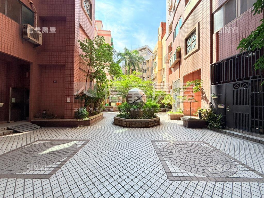 專任坤山凱旋附平面車位房屋室內格局與周邊環境