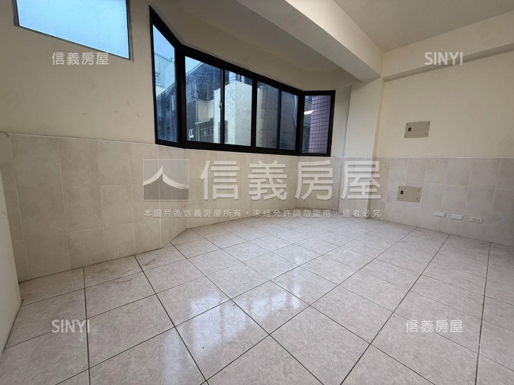 西區重新整理透天房屋室內格局與周邊環境