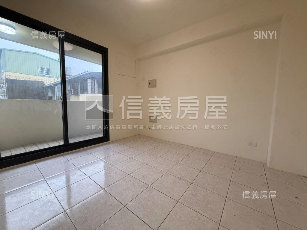 西區重新整理透天房屋室內格局與周邊環境