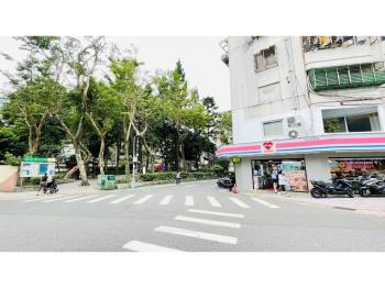 大巨蛋旁四房美廈