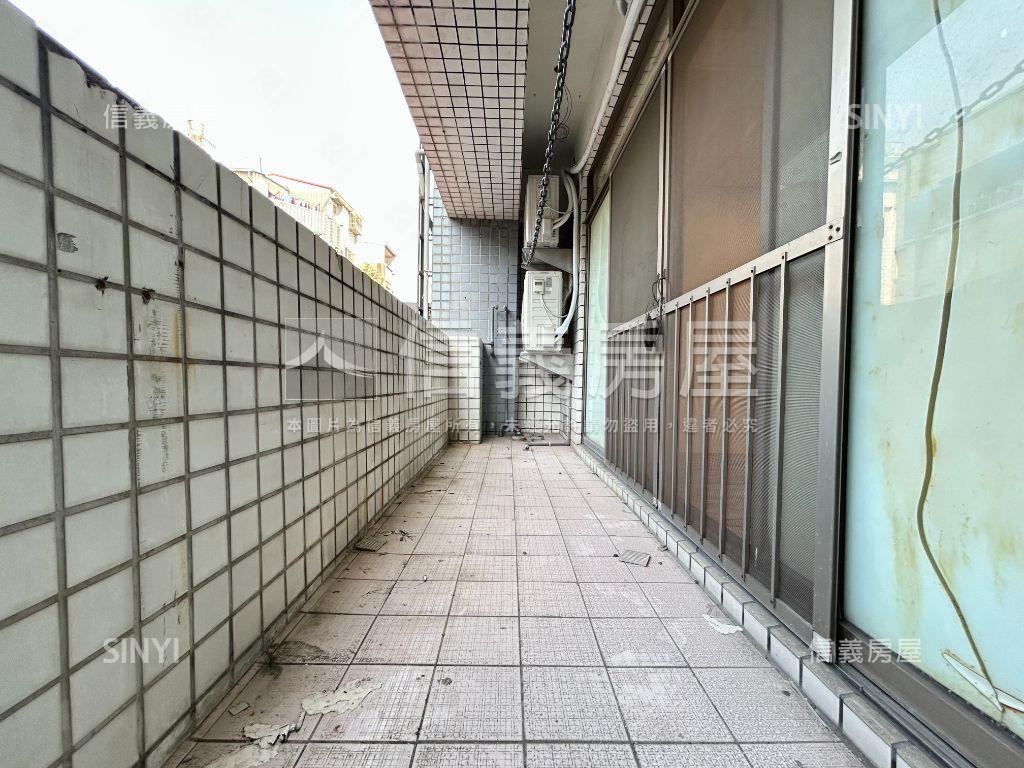 華興街挑高面寬收租店霸房屋室內格局與周邊環境