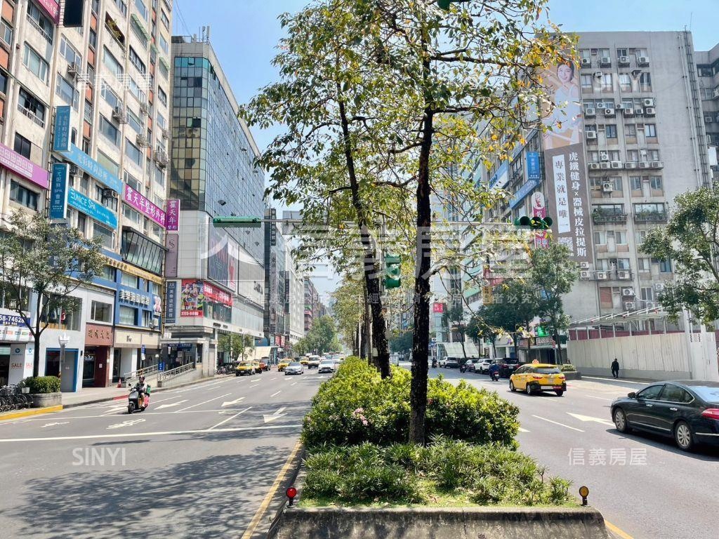 專任●捷運景觀住辦大樓房屋室內格局與周邊環境