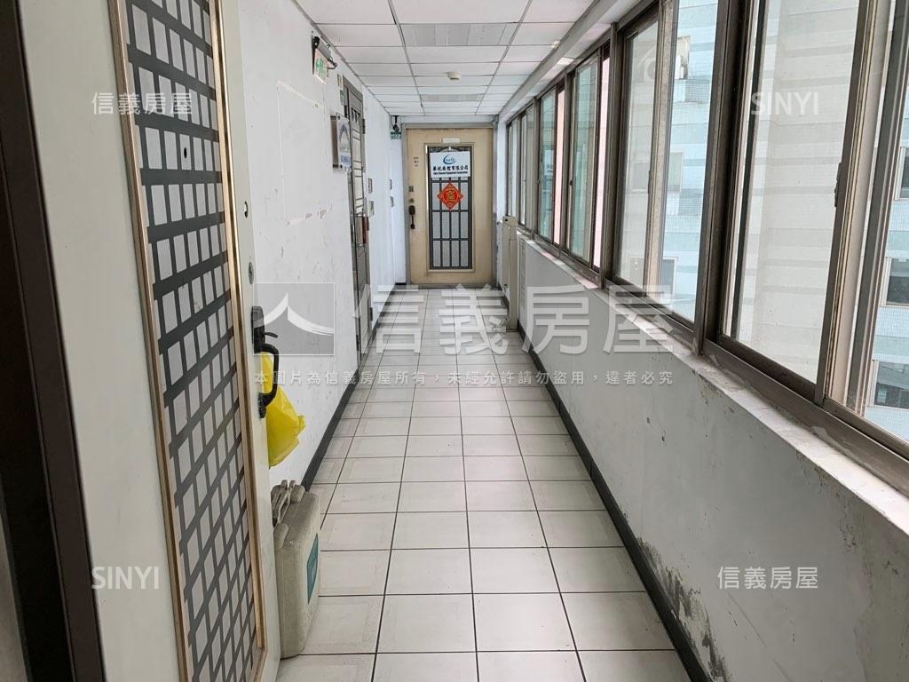 世貿ＩＣ小坪數辦公車位房屋室內格局與周邊環境