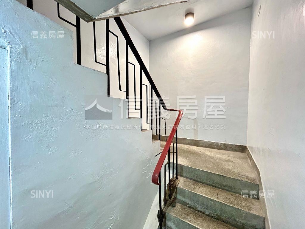 金華國中低總３房３樓房屋室內格局與周邊環境